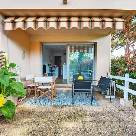 - Terrace - Private Parking & Pool דירה *
